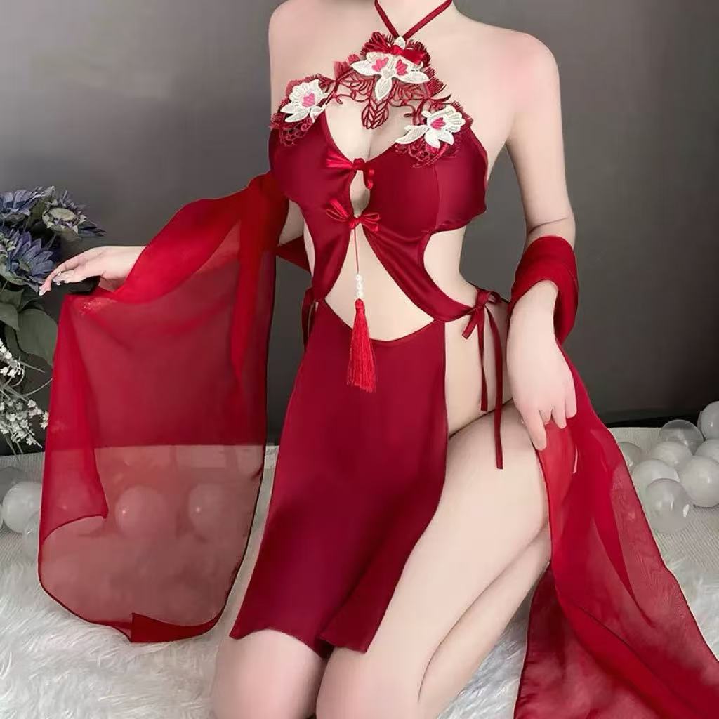 Embroidered hollow neck-hanging nightdress