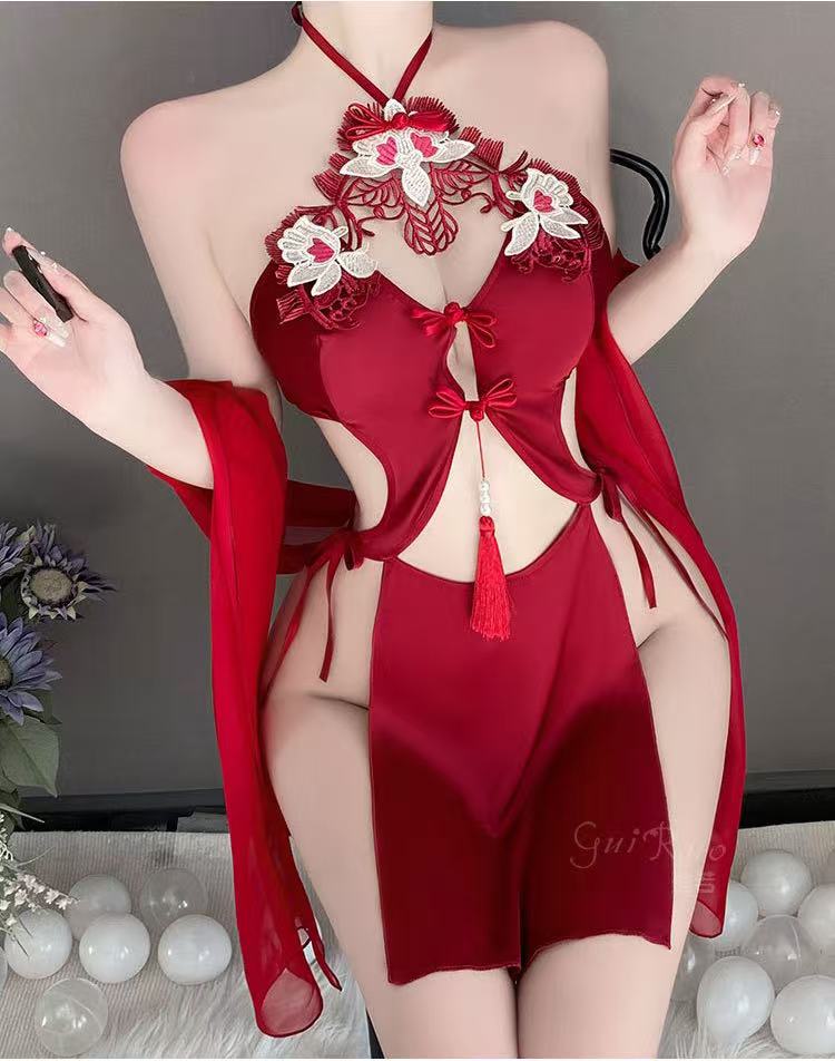 Embroidered hollow neck-hanging nightdress