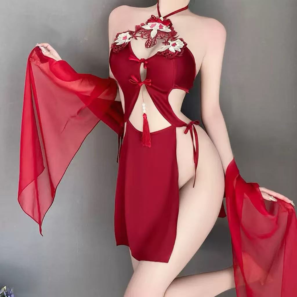 Embroidered hollow neck-hanging nightdress