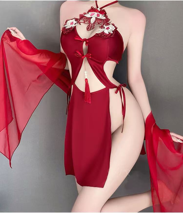 Embroidered hollow neck-hanging nightdress